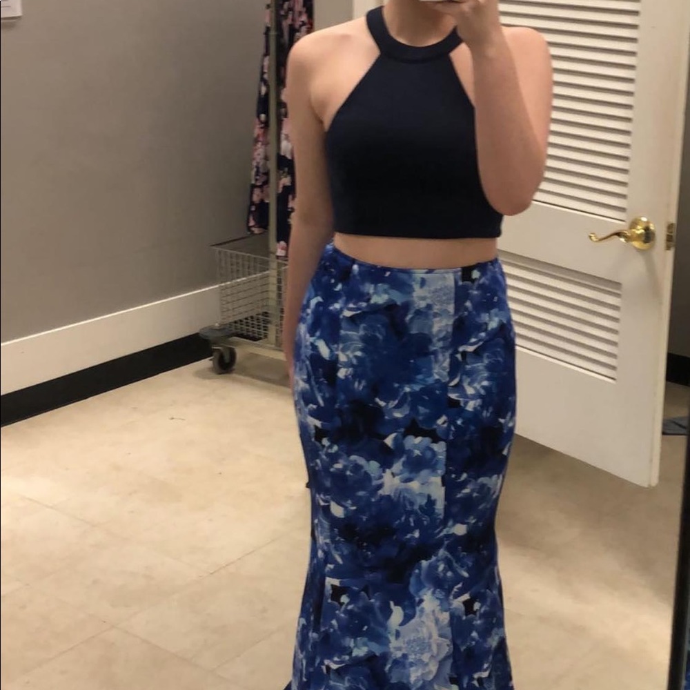 Prom dress - Picture 2 of 2